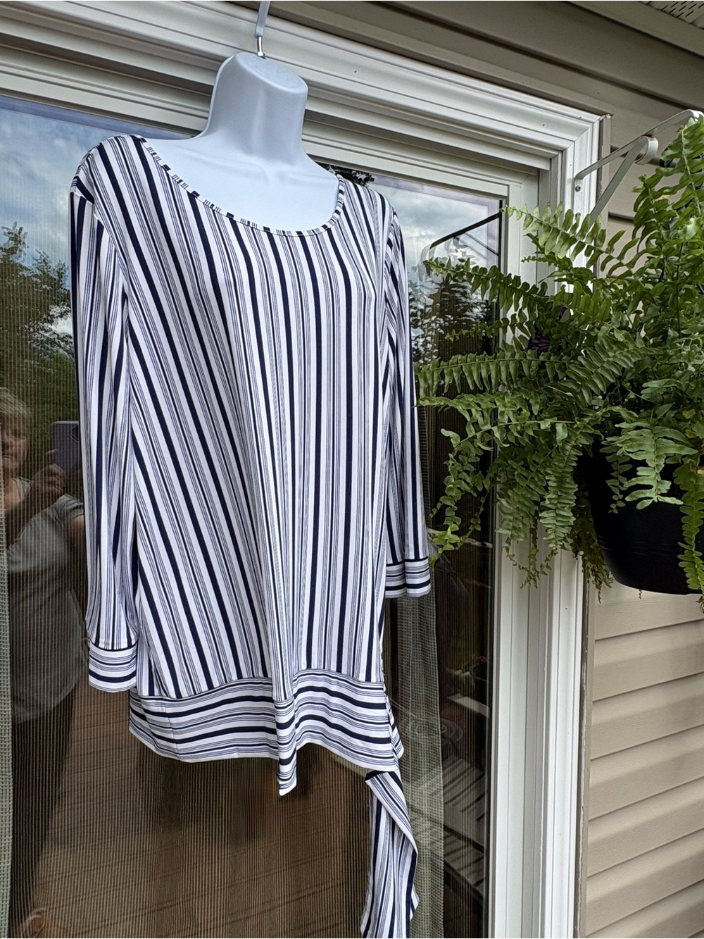 New Directions Striped Women's Top in White and Navy size Large